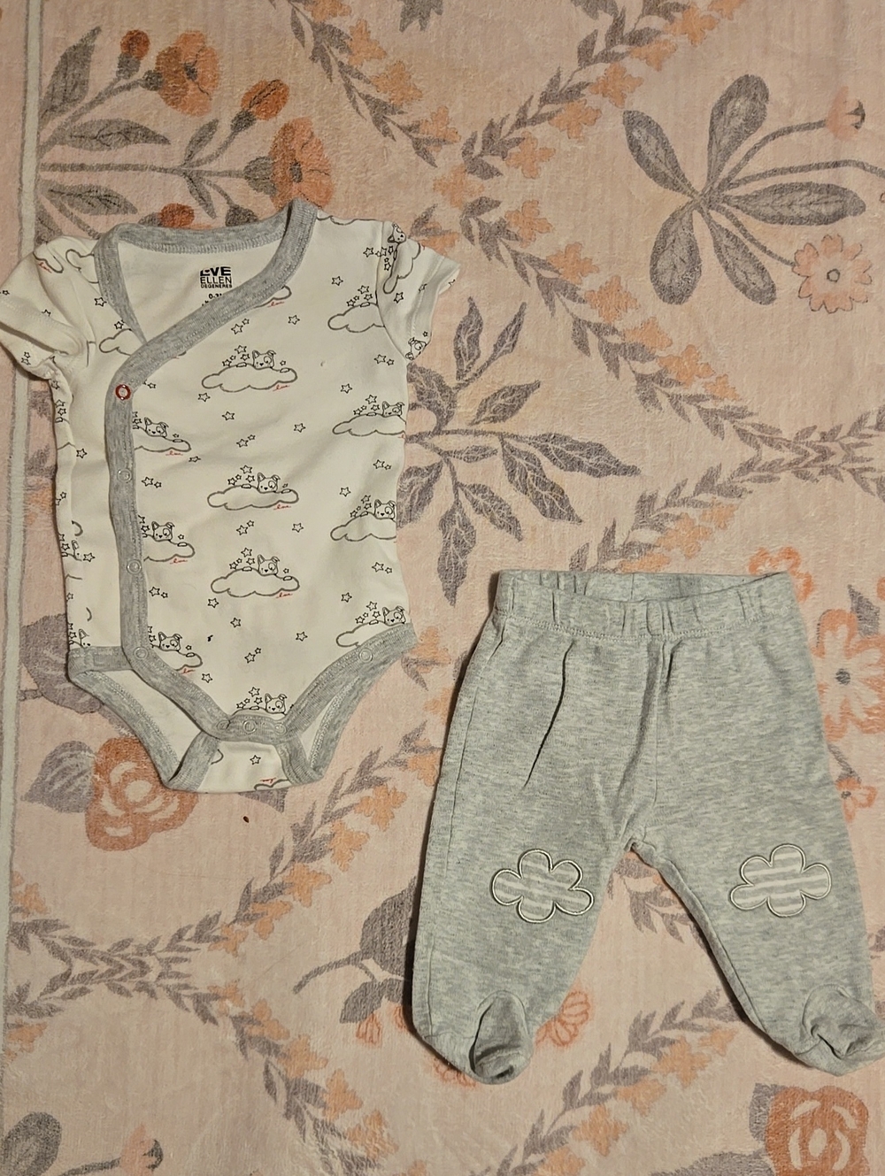 Ellen Degeneres White & Gray Cloud-Print One-Piece with Gray Footed Pants